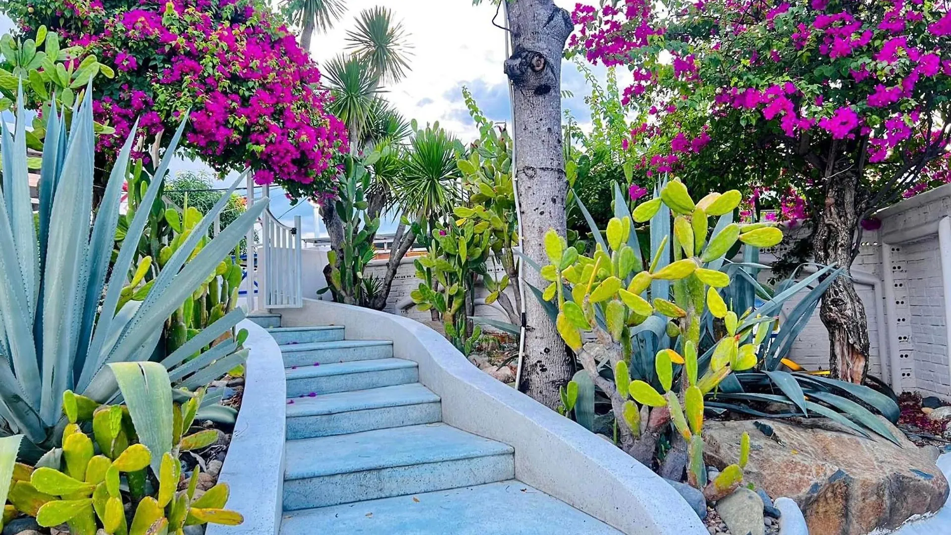 Santorini Villa Cam Ranh Hotel